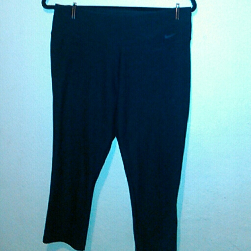 Nike Dri-Fit Black Capri Leggings | Sz L